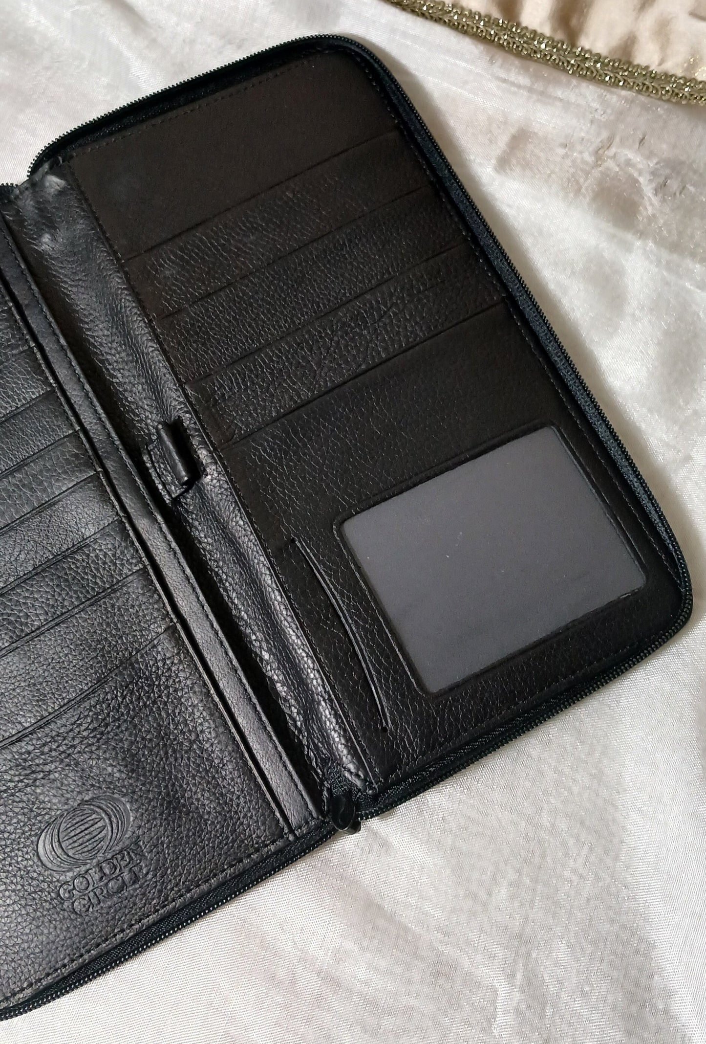 100% Original Cow Leather Traveling Pouch – Your Perfect Travel Companion